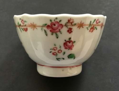 18TH CENTURY CHINESE TEA BOWL 75 X 45MM **NIKS TO BASE**