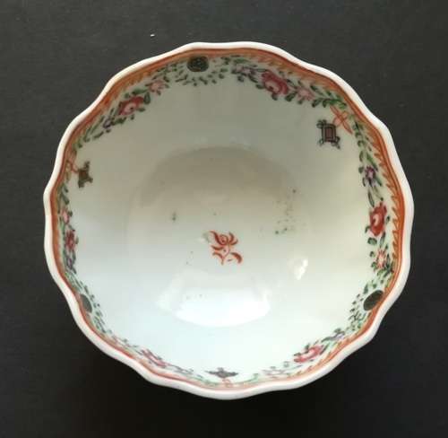 18TH CENTURY CHINESE TEA BOWL 75 X 45MM **NIKS TO BASE**