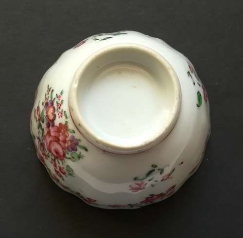 18TH CENTURY CHINESE TEA BOWL 75 X 45MM **NIKS TO BASE**