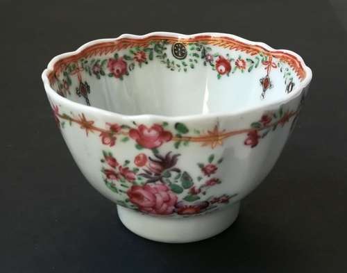 18TH CENTURY CHINESE TEA BOWL 75 X 45MM **NIKS TO BASE**