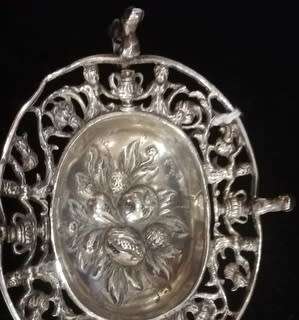 STERLING SILVER SWEET/PIN DISH WITH ORNATE PATTERN 100X75X30MM