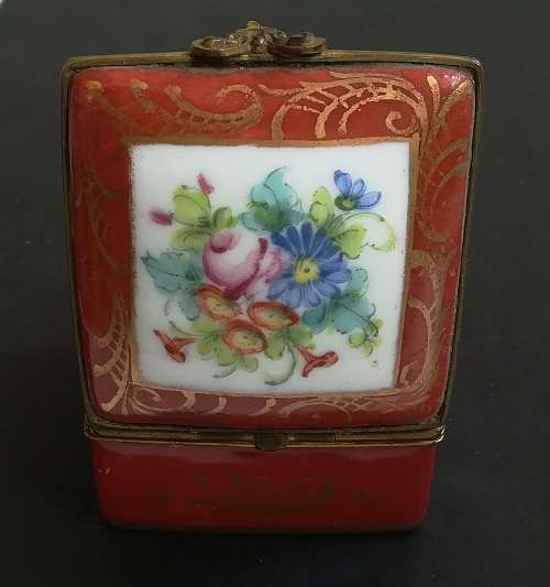 VINTAGE LIMOGES FRANCE HAND PAINTED TRINKET BOX **EXCELLENT CONDITION** 50 X 50 X25MM
