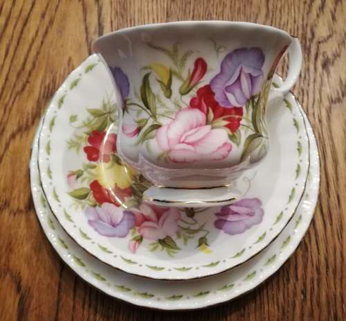 ROYAL ALBERT BONE CHINA ENGLAND APRIL TRIO