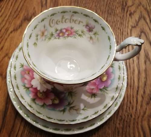 ROYAL ALBERT BONE CHINA ENGLAND OCTOBER TRIO