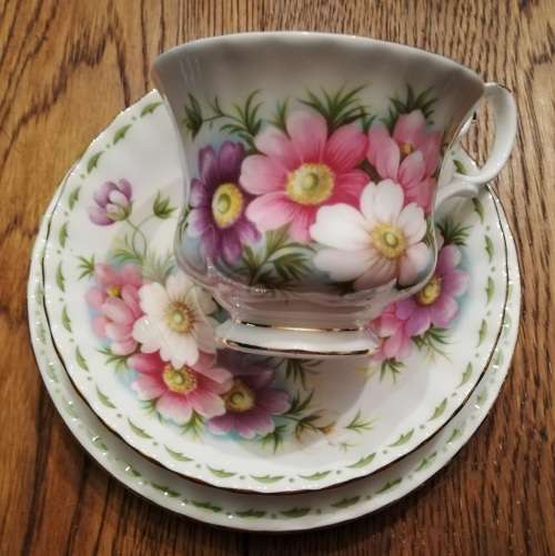 ROYAL ALBERT BONE CHINA ENGLAND OCTOBER TRIO