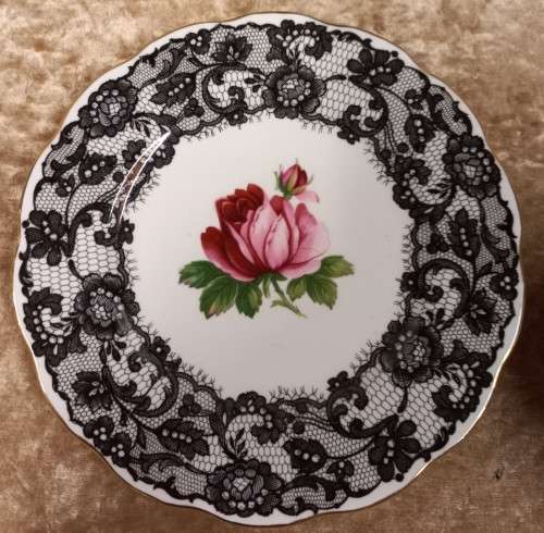 **RARE** ROYAL ALBERT BONE CHINA ENGLAND **SENORITA**  2 X TRIOS -SLIGHT GOLD WEAR **BID PER TRIO,**