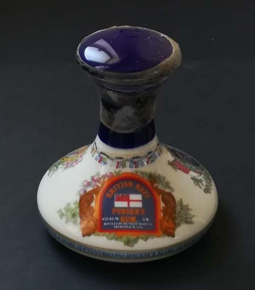 WADE - BRITISH NAVY - PUSSERS RUM MINIATURE STONEWARE DECANTER 85X80MM **FULL**