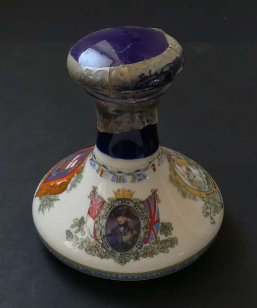 WADE - BRITISH NAVY - PUSSERS RUM MINIATURE STONEWARE DECANTER 85X80MM **FULL**