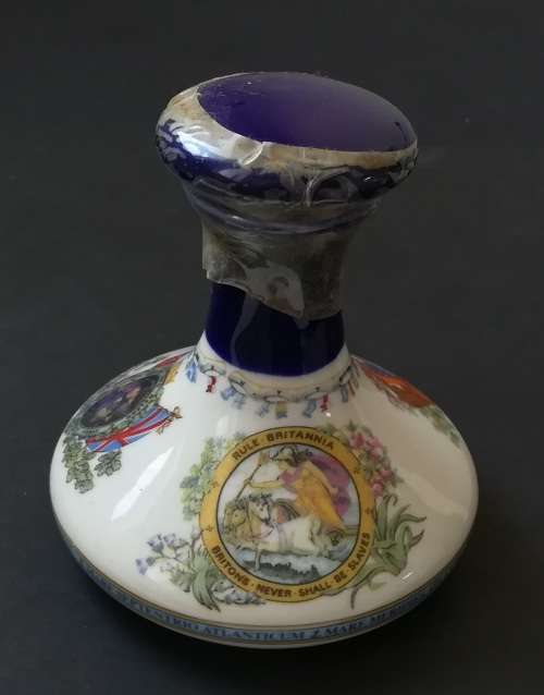 WADE - BRITISH NAVY - PUSSERS RUM MINIATURE STONEWARE DECANTER 85X80MM **FULL**