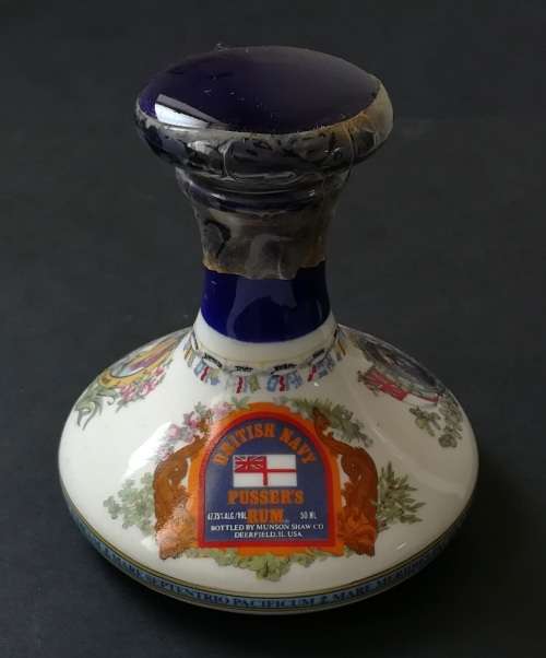 WADE - BRITISH NAVY - PUSSERS RUM MINIATURE STONEWARE DECANTER 85X80MM **FULL**