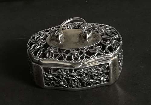 STERLING SILVER HANDBAG SHAPE PILL/TRINKET BOX 30X22X15MM 17.6 GRAMS - MAKER C M E