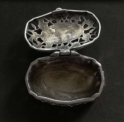 STERLING SILVER HANDBAG SHAPE PILL/TRINKET BOX 30X22X15MM 17.6 GRAMS - MAKER C M E