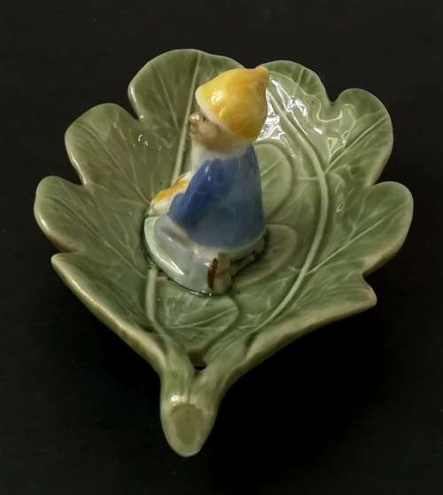 WADE IRELAND LEPRECHAUN ON LEAF PIN TRAY 65X100MM