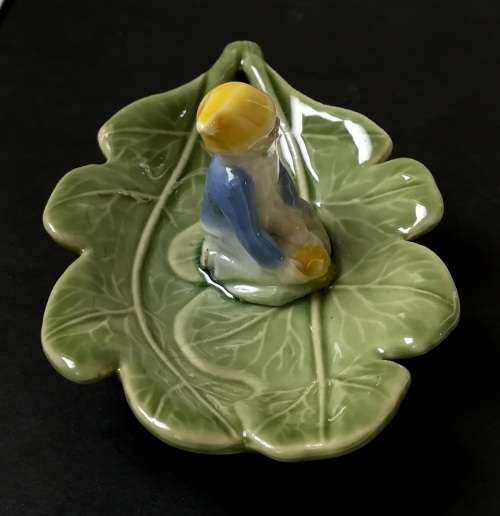 WADE IRELAND LEPRECHAUN ON LEAF PIN TRAY 65X100MM