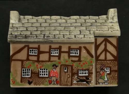 WADE NO.10 WHIMSEY IN THE VALE  "VALE FARM" 42X66MM