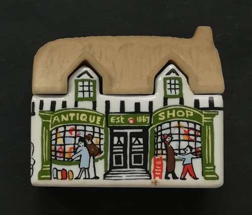 WADE NO.1 WHIMSEY IN THE VALE  "ANTIQUE SHOP " 33X39MM