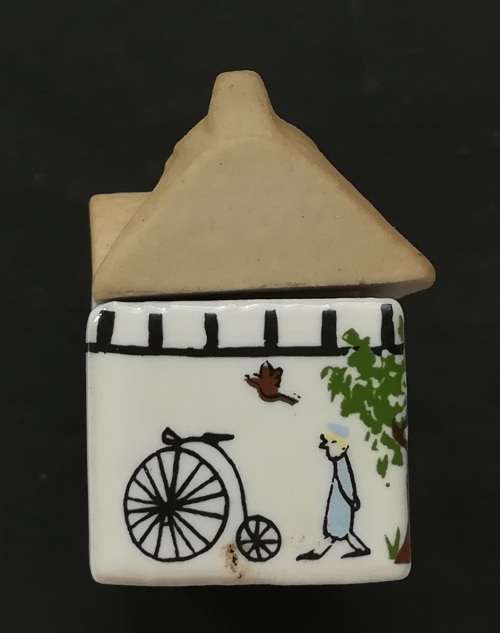 WADE NO.1 WHIMSEY IN THE VALE  "ANTIQUE SHOP " 33X39MM