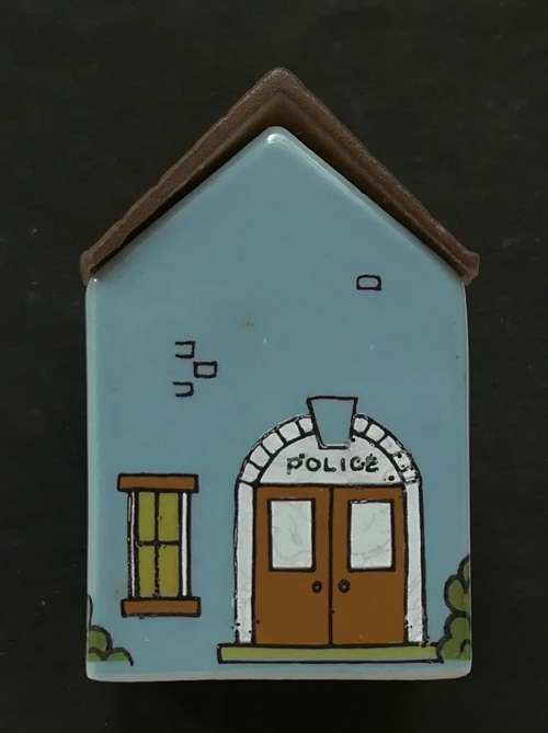 WADE NO.35 WHIMSEY ON WAY  "POLICE STATION " 43X27MM