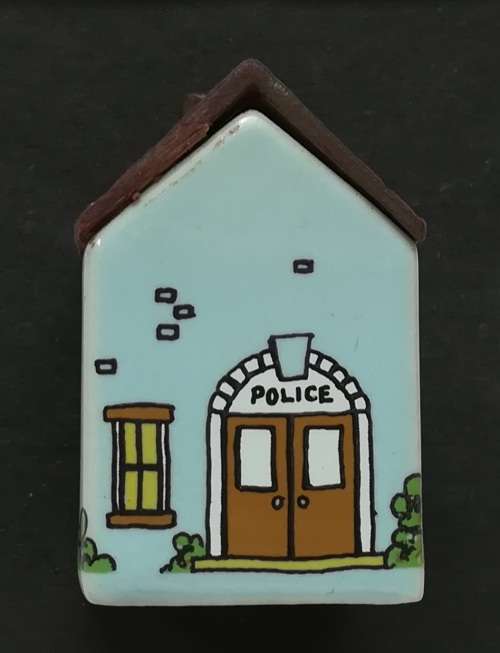 WADE NO.35 WHIMSEY ON WAY  "POLICE STATION " 43X27MM