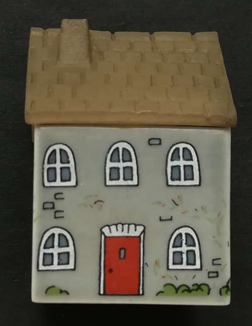 WADE NO.33 WHIMSEY ON WAY  "SCHOOL TEACHERS HOUSE " 38X38MM