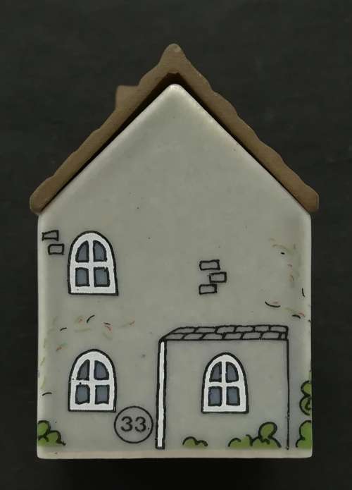 WADE NO.33 WHIMSEY ON WAY  "SCHOOL TEACHERS HOUSE " 38X38MM