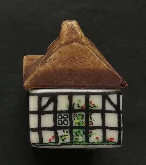 WADE \WHIMSEY ON WAY NO. 1 "PUMP COTTAGE" 28X39MM