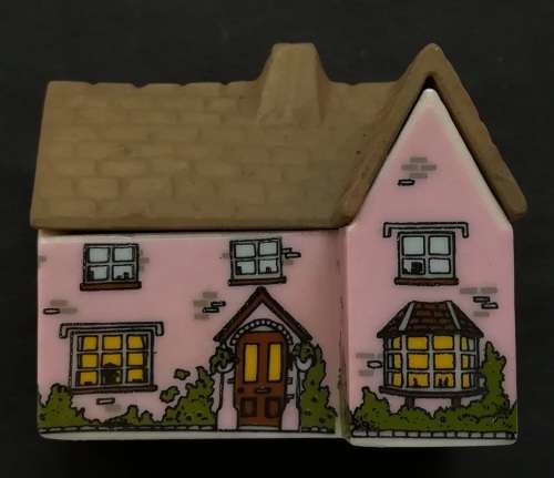 WADE HOUSES NO.20 THE VICARAGE 41X51MM WHIMSEY ON WAY