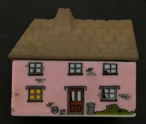 WADE HOUSES NO.20 THE VICARAGE 41X51MM WHIMSEY ON WAY