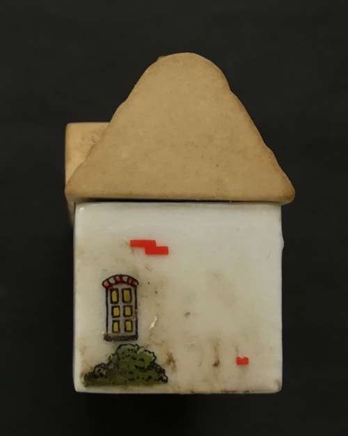 WADE HOUSES NO.23 BRIAR ROW 33X78MM WHIMSEY ON WAY