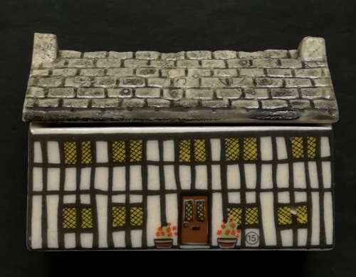 WADE HOUSES NO.15 THE STAG HOTEL 45X66MM  WHIMSEY ON WAY