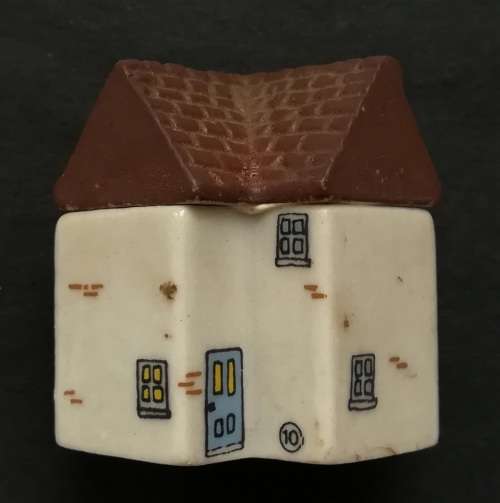 WADE HOUSES NO.10 THE ANTIQUE SHOP 35X37MM  WHIMSEY ON WAY