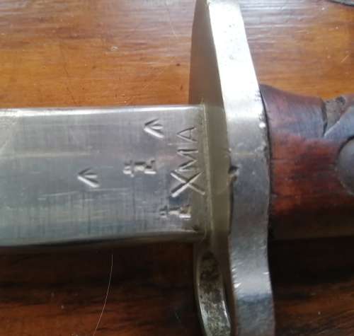 WW2 AUSTRALIAN LEE ENFIELD PATTERN MA1907 BAYONET HANDLE  SLAZ LEATHER SCABBARD BLADE LENGTH 430MM