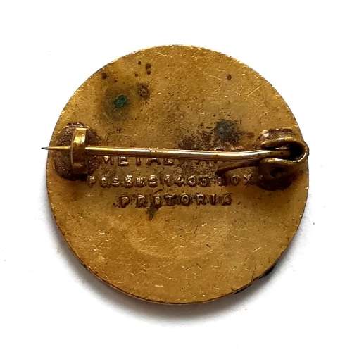 WW2 FOR HOME AND COUNTRY ENAMEL BADGE 25MM