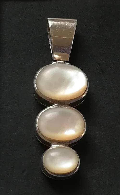 STERLING SILVER AND MABE PEARLS PENDANT 48MM 10 GRAMS