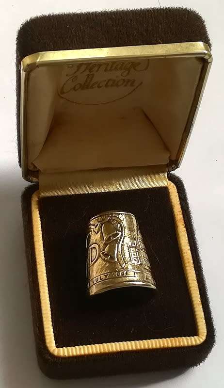 STERLING SILVER 1981 LADY + CHARLES THIMBLE `HERITAGE COLLECTION` BOXED