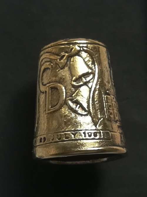 STERLING SILVER 1981 LADY + CHARLES THIMBLE `HERITAGE COLLECTION` BOXED