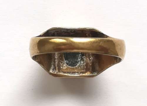 9CT GOLD SIGNET RING WITH OBLONG ONYX SIZE K1/2  TOTAL WEIGHT  3.3GRAMS