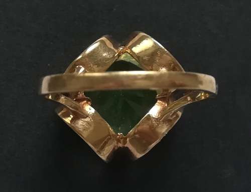 9CT GOLD DRESS RING WITH URANIUM/VASELINE GLASS SIZE K  TOTAL WEIGHT  3.8GRAMS