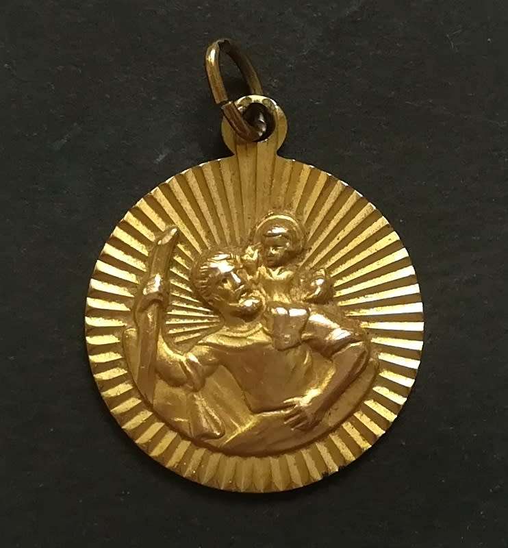 8K GOLD ST CHRISTOPHER PENDANT 18MM 1.9 GRAMS