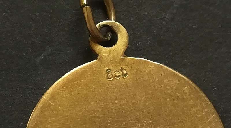 8K GOLD ST CHRISTOPHER PENDANT 18MM 1.9 GRAMS