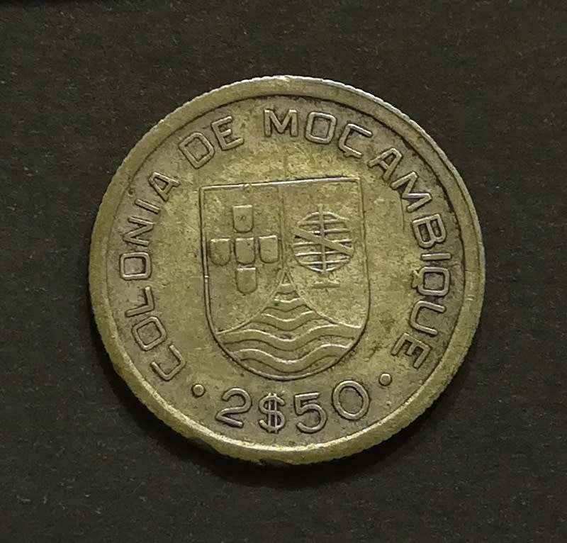 MOZAMBIQUE 1935 2.5 ESCUDOS SILVER