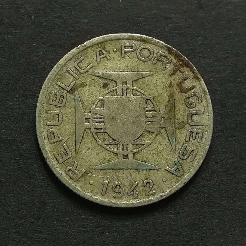 MOZAMBIQUE 1942 SILVER 2.5 ESCUDOS