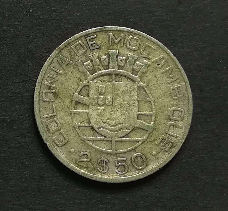 MOZAMBIQUE 1942 SILVER 2.5 ESCUDOS