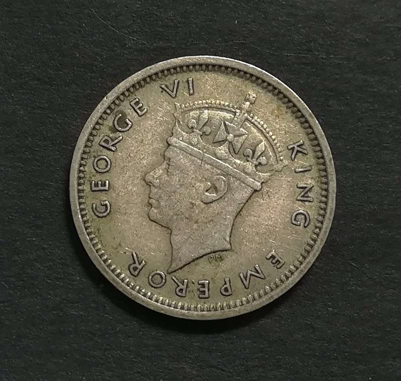 SOUTHERN RHODESIA 1945 SILVER 3 PENCE
