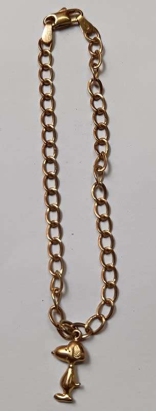 9CT GOLD .375 CHARM BRACELET WITH SNOOPY CHARM 3.6GRAMS 190MM LONG