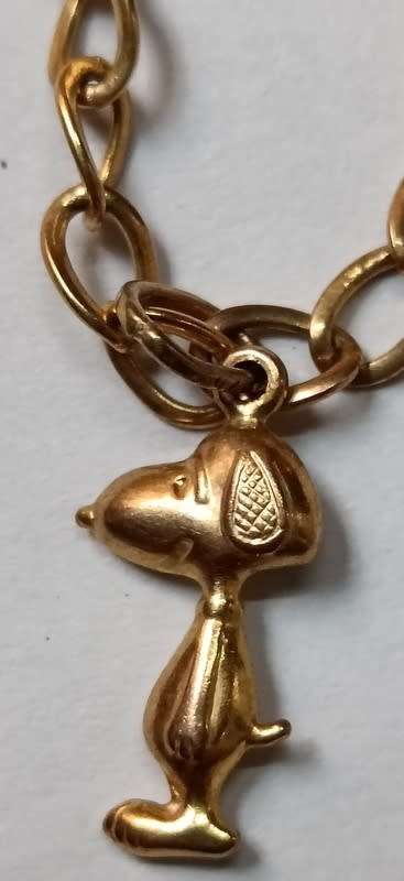 9CT GOLD .375 CHARM BRACELET WITH SNOOPY CHARM 3.6GRAMS 190MM LONG