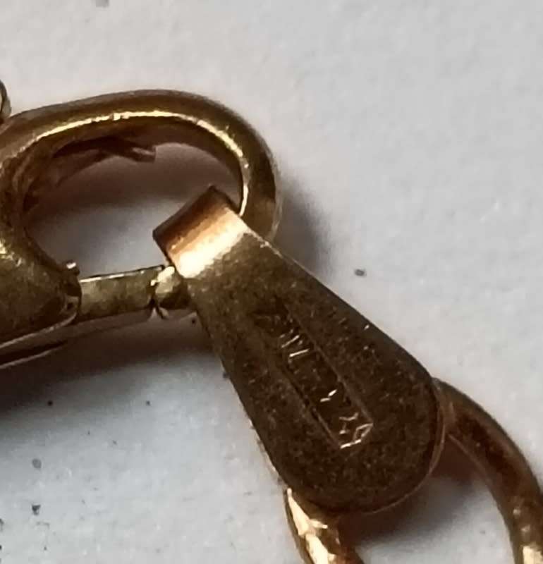 9CT GOLD .375 CHARM BRACELET WITH SNOOPY CHARM 3.6GRAMS 190MM LONG