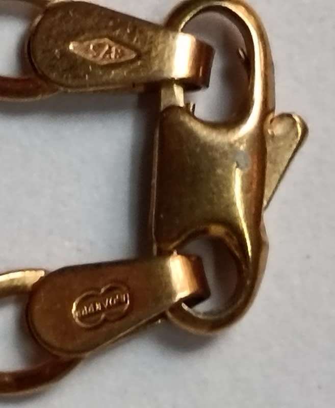 9CT GOLD .375 CHARM BRACELET WITH SNOOPY CHARM 3.6GRAMS 190MM LONG