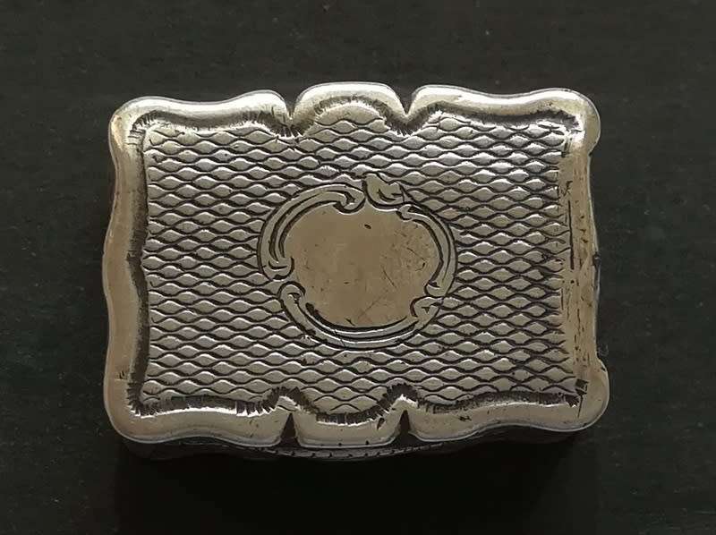 BIRMINGHAM 1847 STERLING SILVER VINAIGRETTE 26X18MM 10.2G *SOME DENTS*