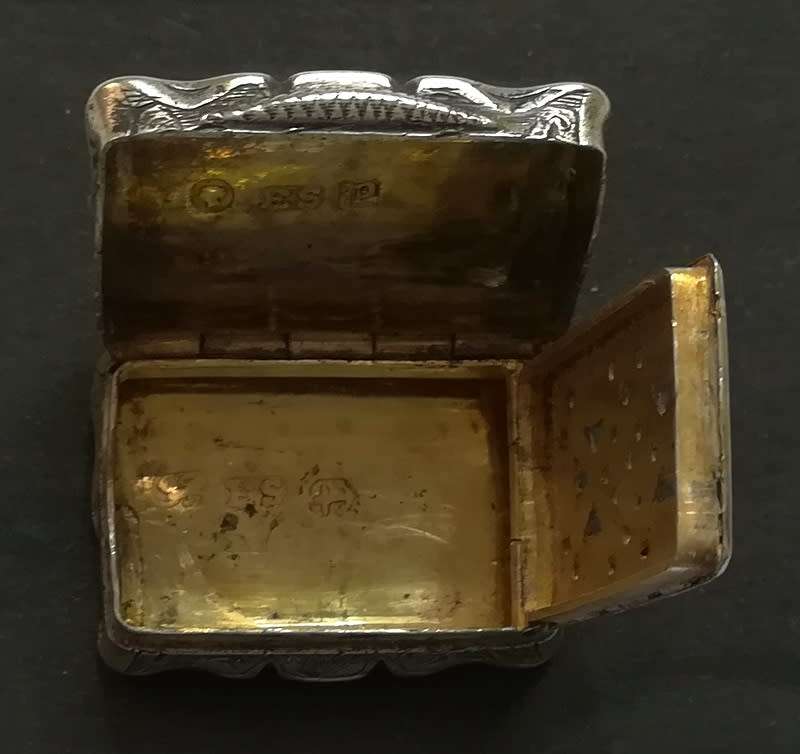 BIRMINGHAM 1847 STERLING SILVER VINAIGRETTE 26X18MM 10.2G *SOME DENTS*